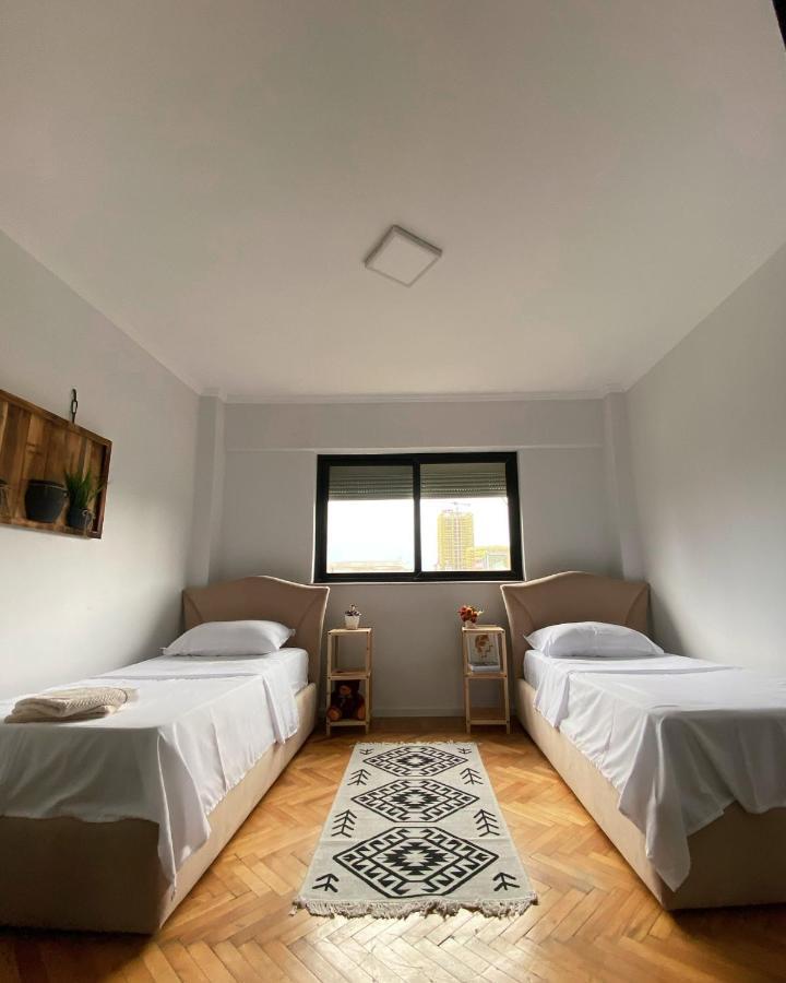 Entire Serviced Apartment With A Beautiful View Tirana Eksteriør billede